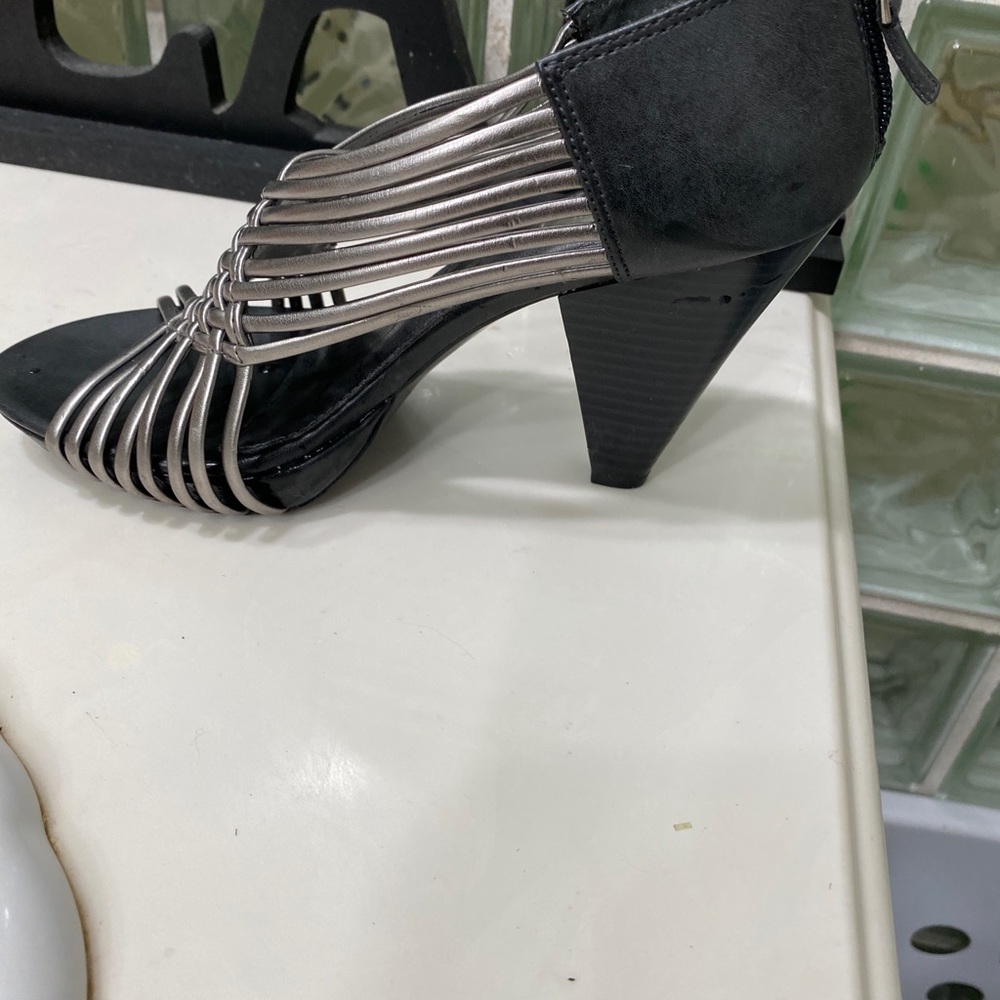 Shoe - Picture 5 of 6